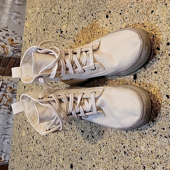 Sorel boots - Picture 3 of 7